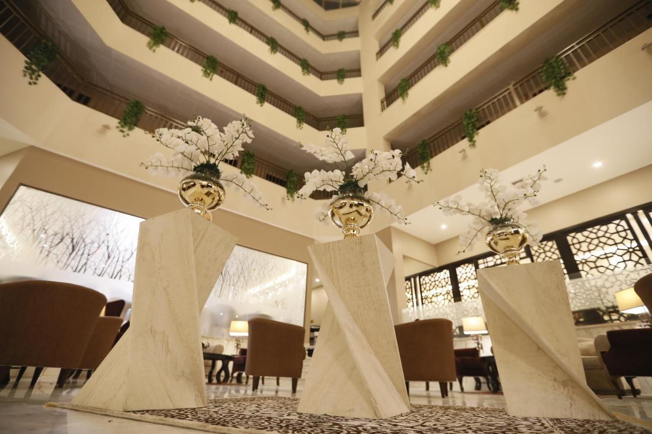 The Signature Hotel Amman Exteriör bild