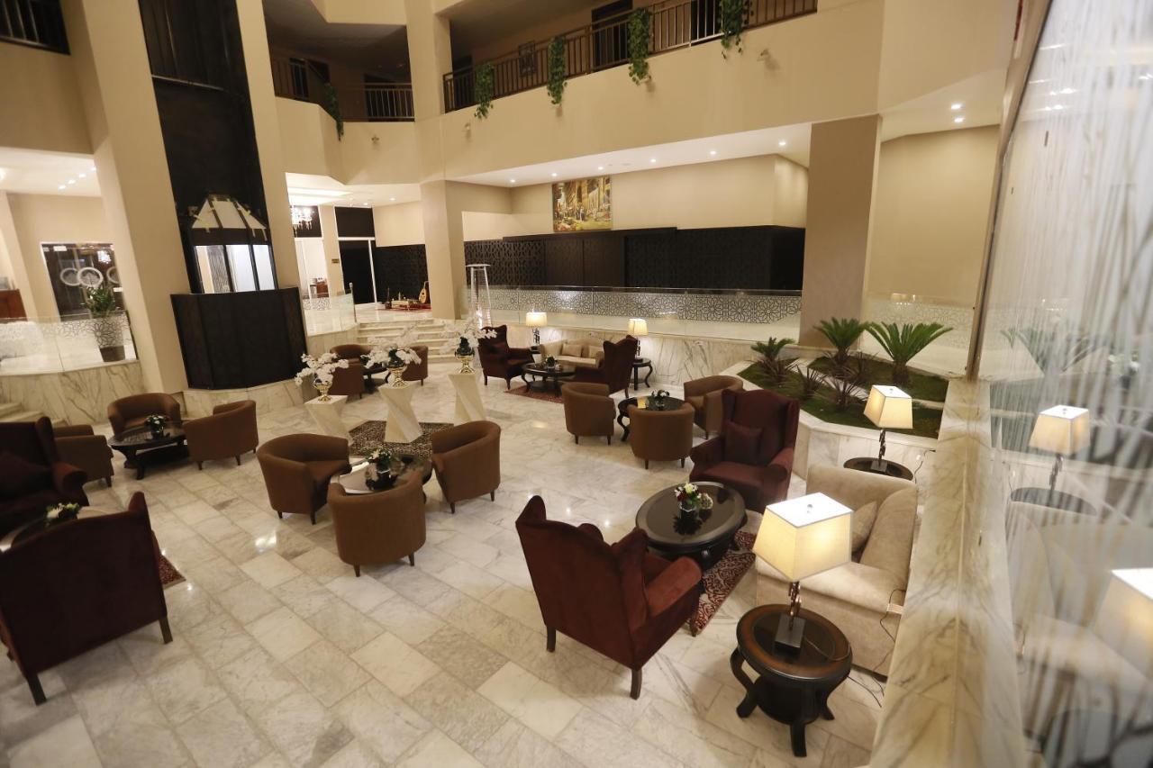 The Signature Hotel Amman Exteriör bild