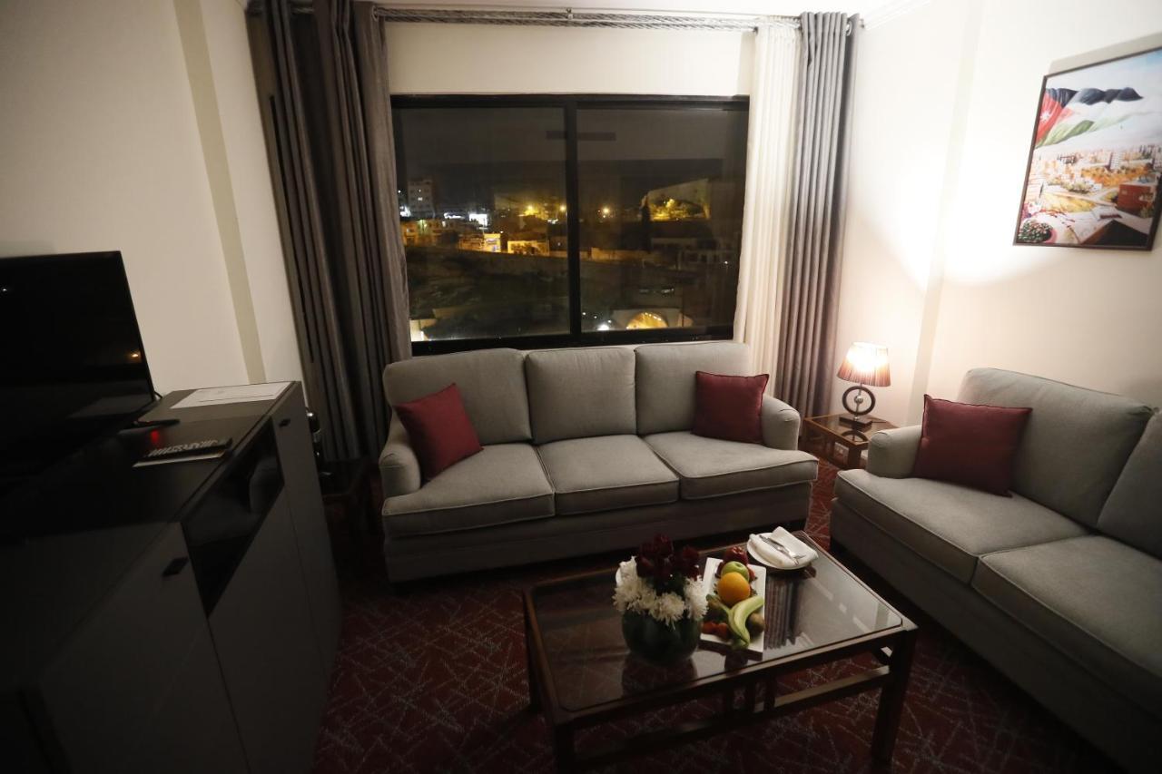 The Signature Hotel Amman Exteriör bild