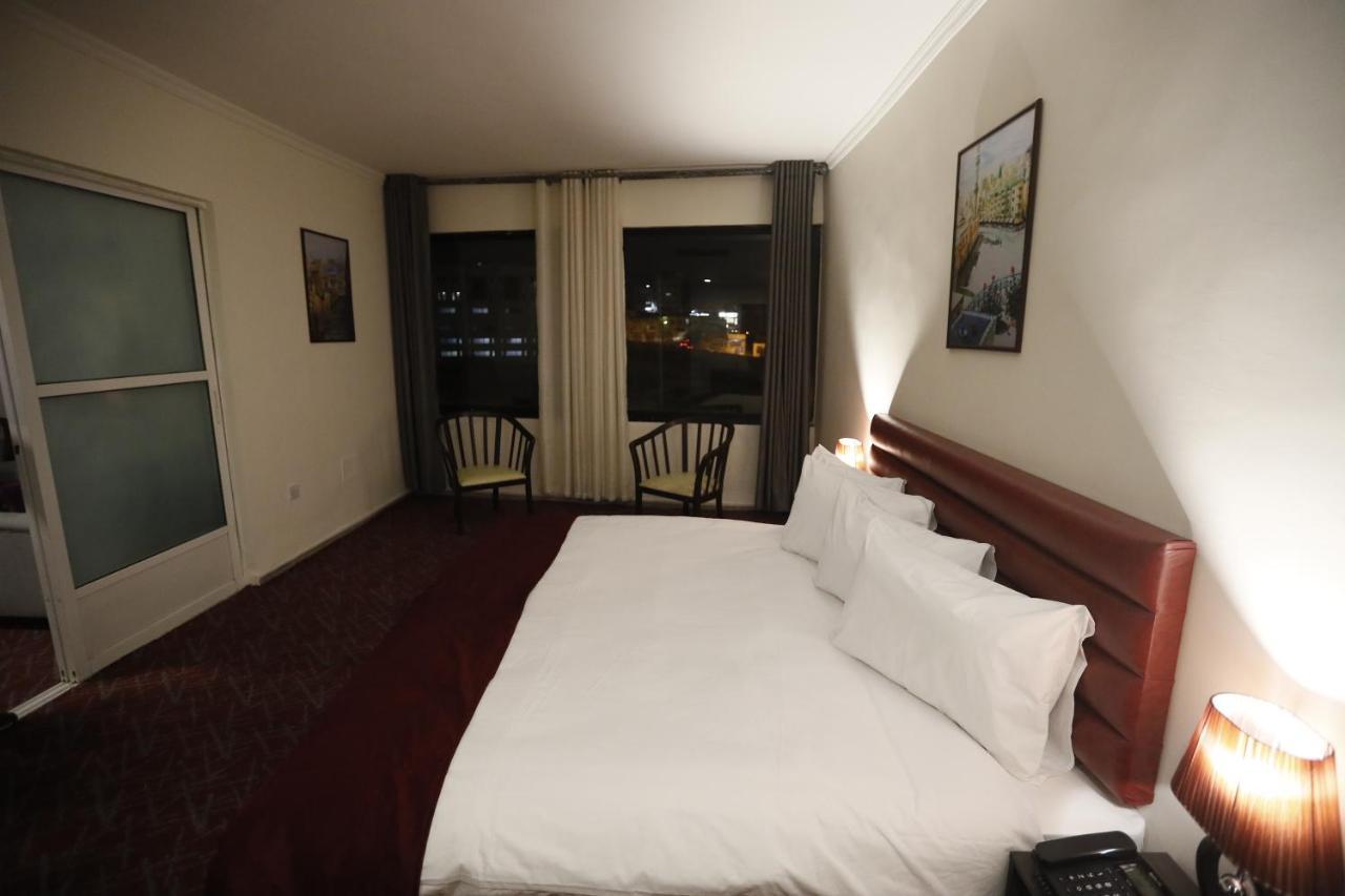 The Signature Hotel Amman Exteriör bild